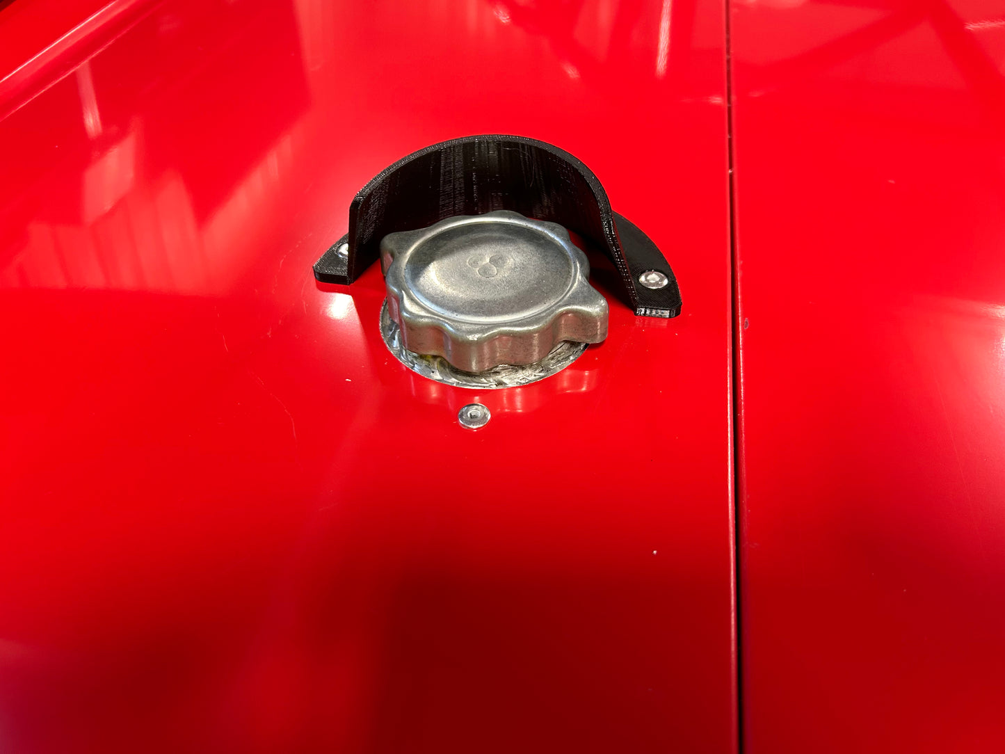 Filler Can Lid Deflector